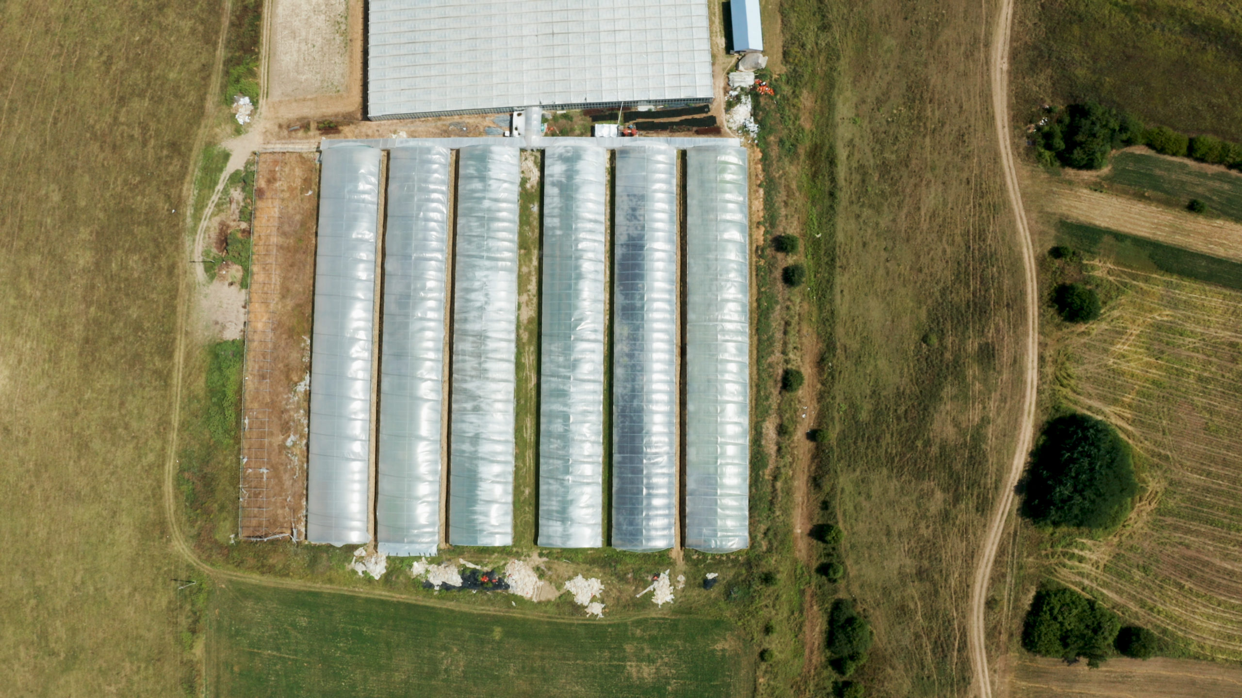 Vue aérienne d'une serre agricole hydroponique dans le Grand Est éligible au financement CEE